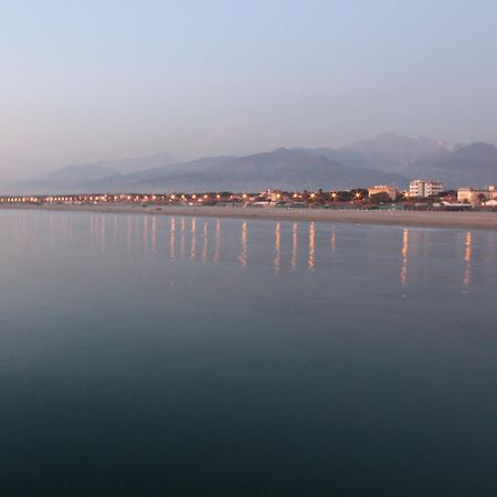Hotel Azzurra Marina di Pietrasanta Kültér fotó