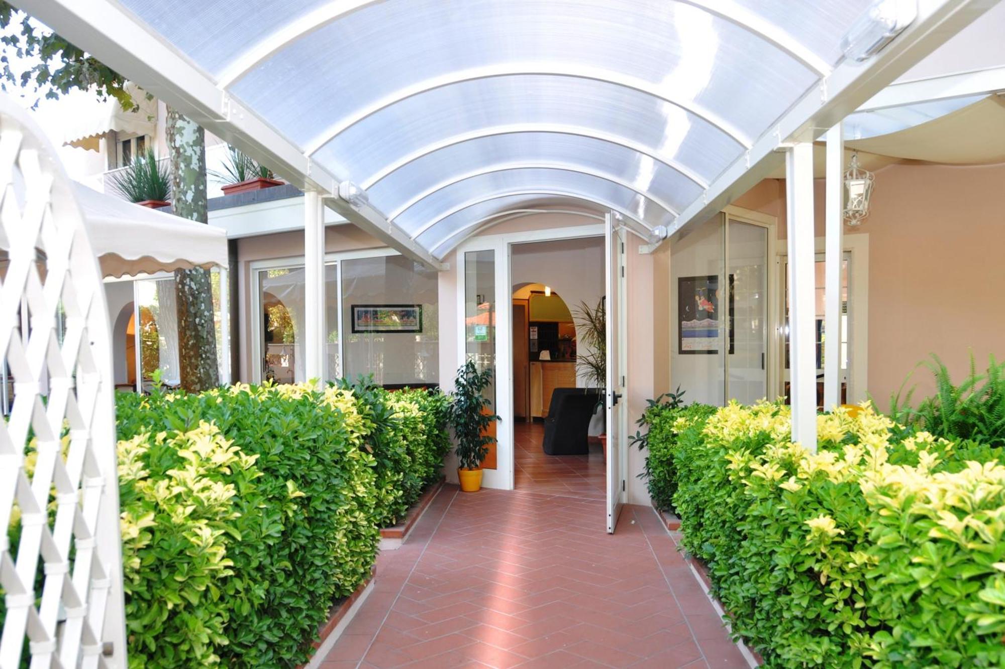 Hotel Azzurra Marina di Pietrasanta Kültér fotó