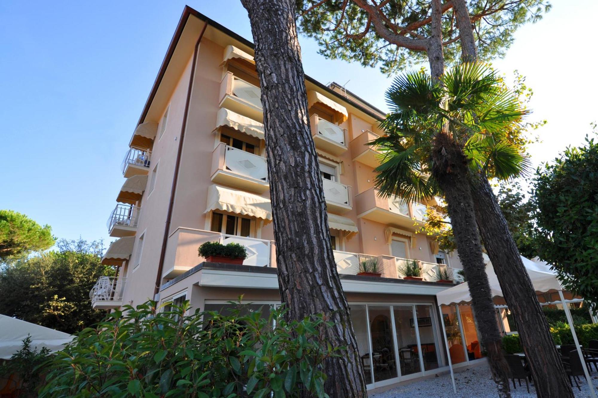 Hotel Azzurra Marina di Pietrasanta Kültér fotó