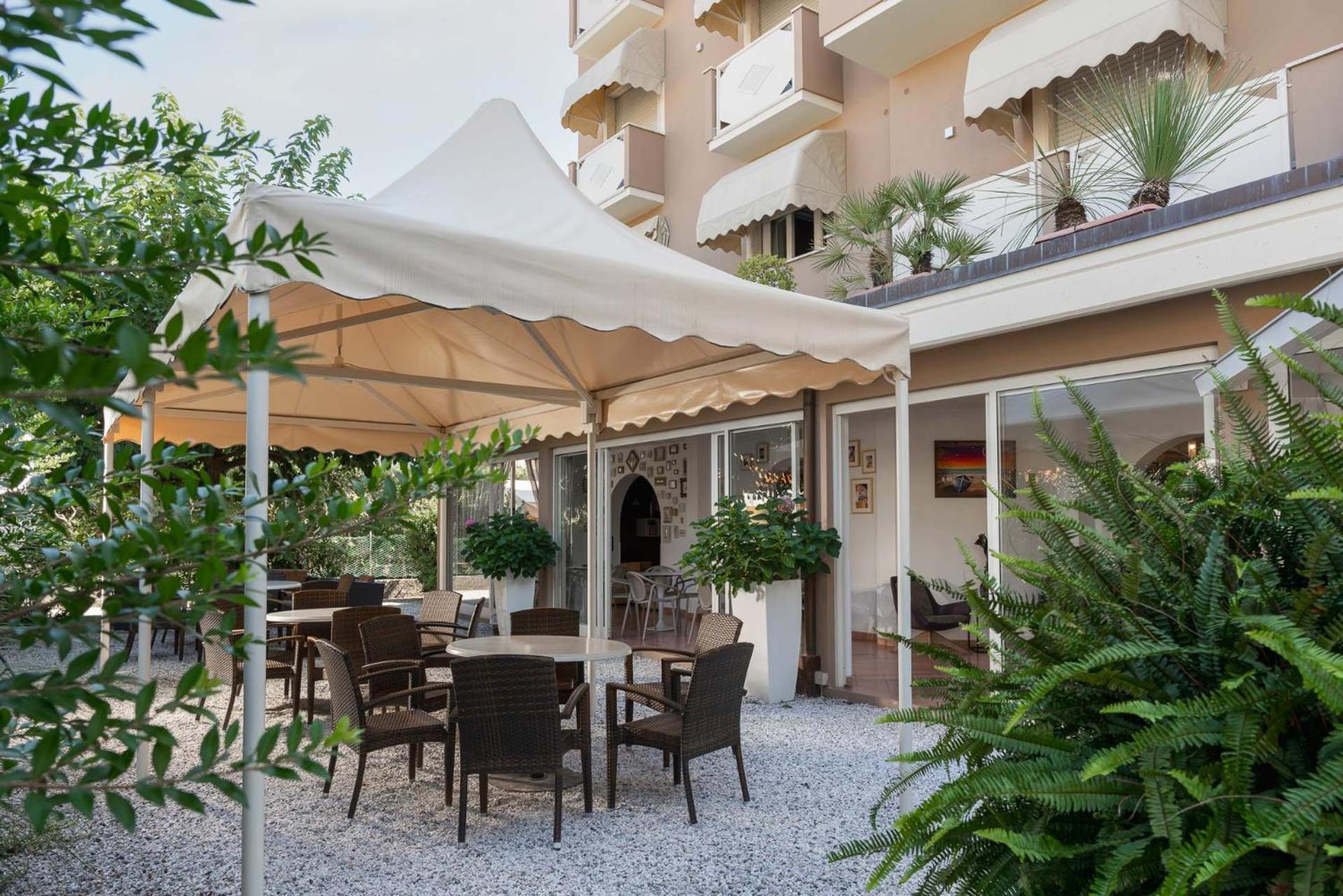 Hotel Azzurra Marina di Pietrasanta Kültér fotó