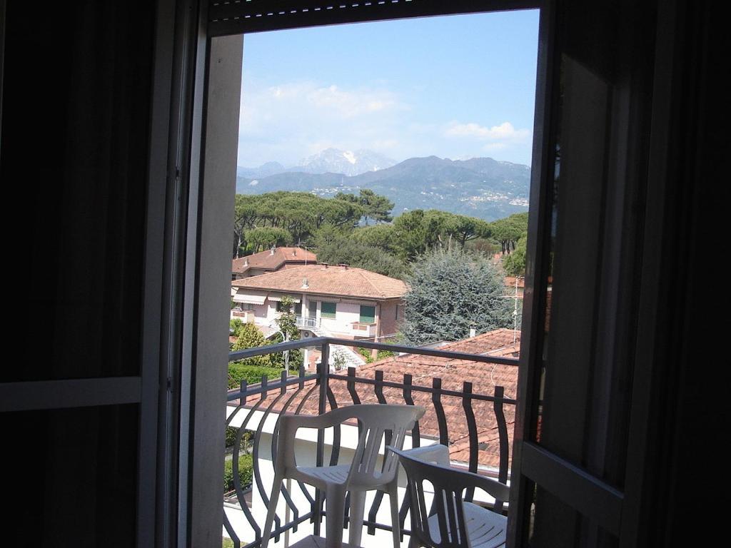 Hotel Azzurra Marina di Pietrasanta Kültér fotó